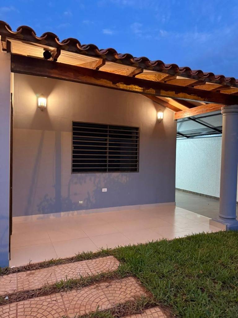 Casa en Venta en Luque, Barrio Primvera, cerca del Palacio de Justicia — foto 3