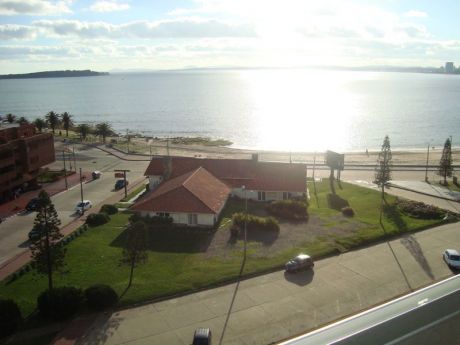 Torreon - Apartamento En Venta En Playa Mansa De 3 Dormitorios Y Servicio