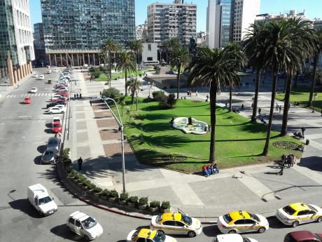Gran Monoambiente Con Vista A La Plaza Independencia Con Gge Opcional