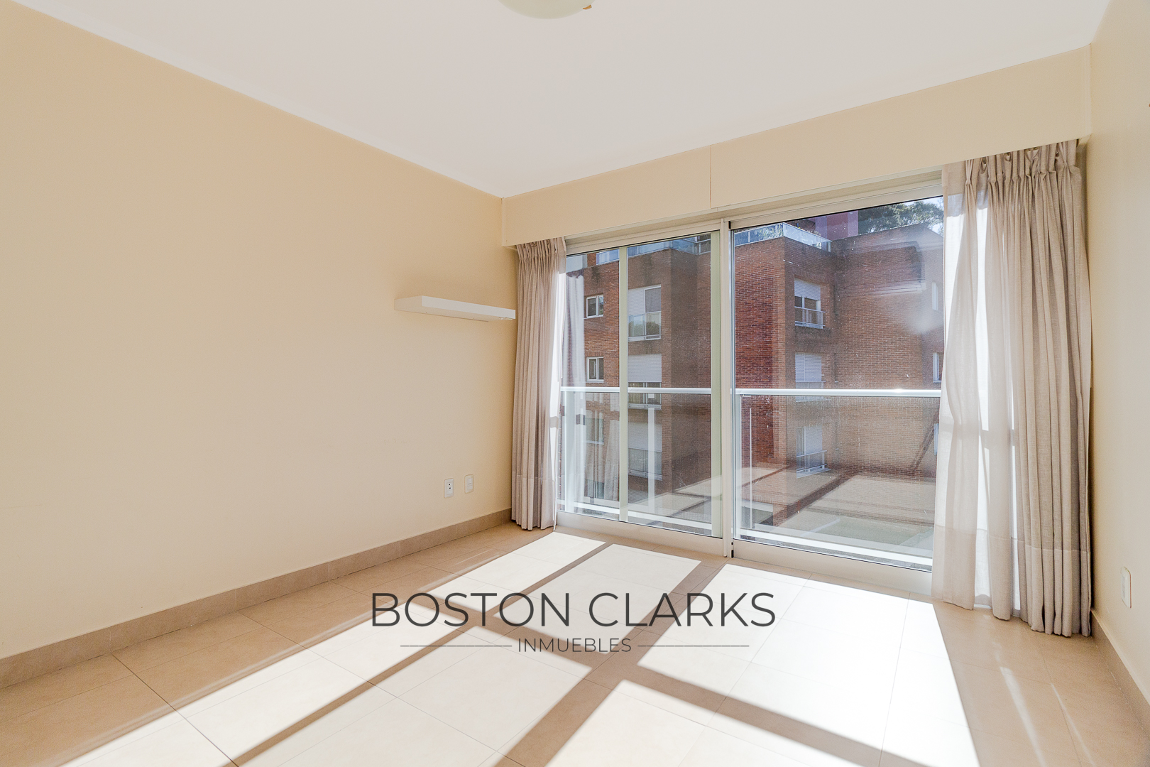 Apartamento En Alquiler De Tres Dormitorios Con Terraza Y Parrillero En Carrasco · Foto 12