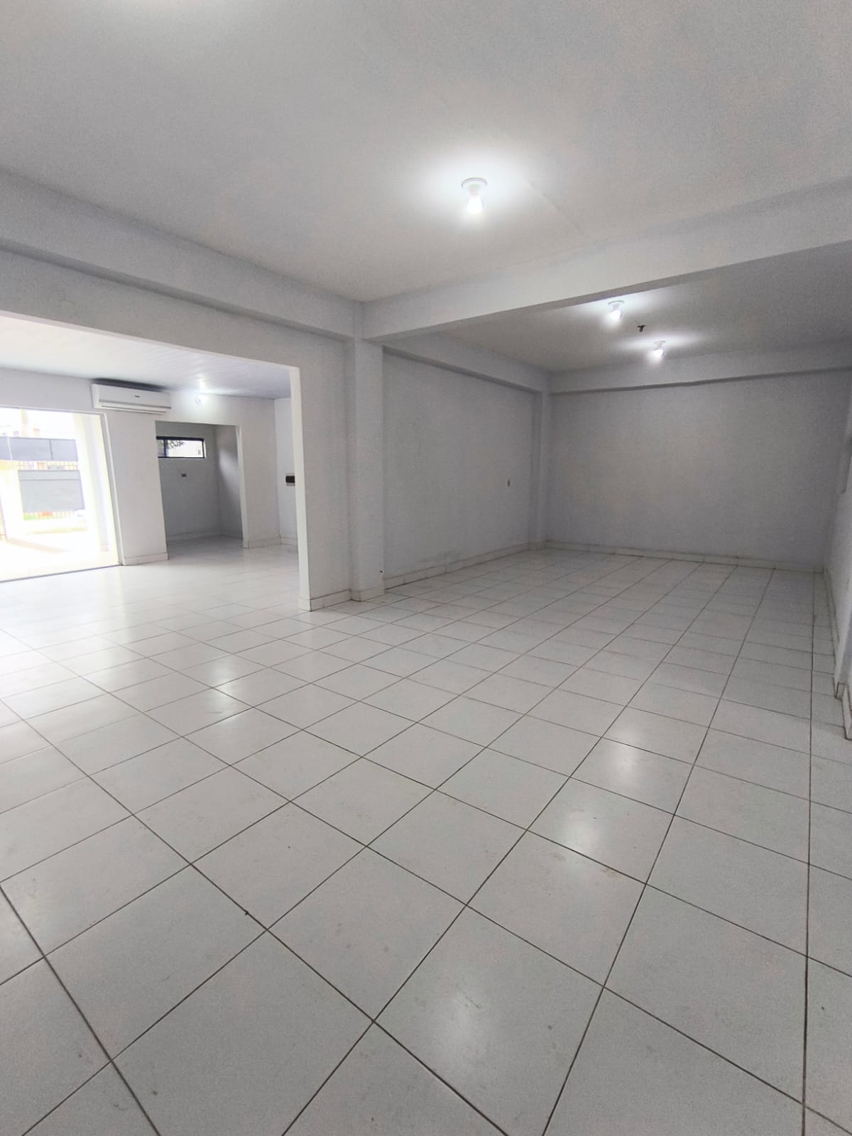 Alquilo Edificio de 2 Pisos en Luque Maka'i 394 M2 — foto 3