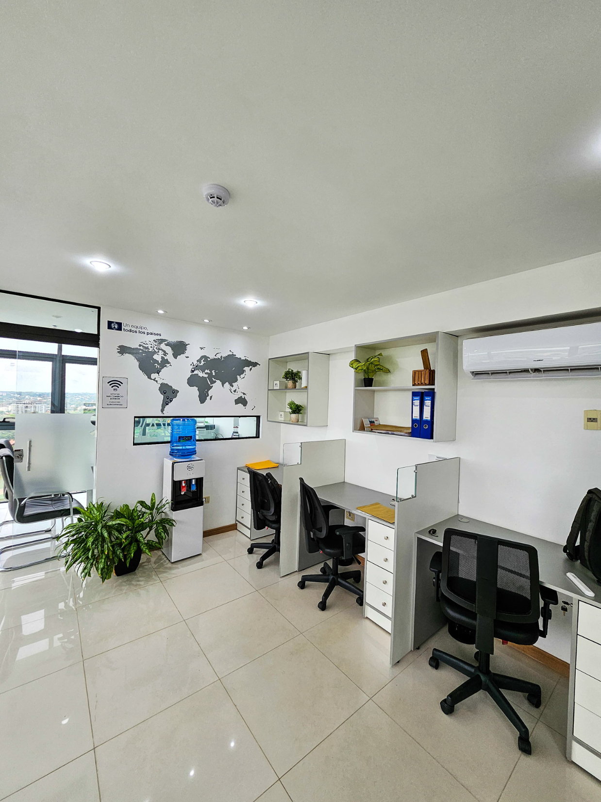 Alquilo Hermosa Oficina Amoblada y Equipada. Zona Eje Corporativo — foto 3