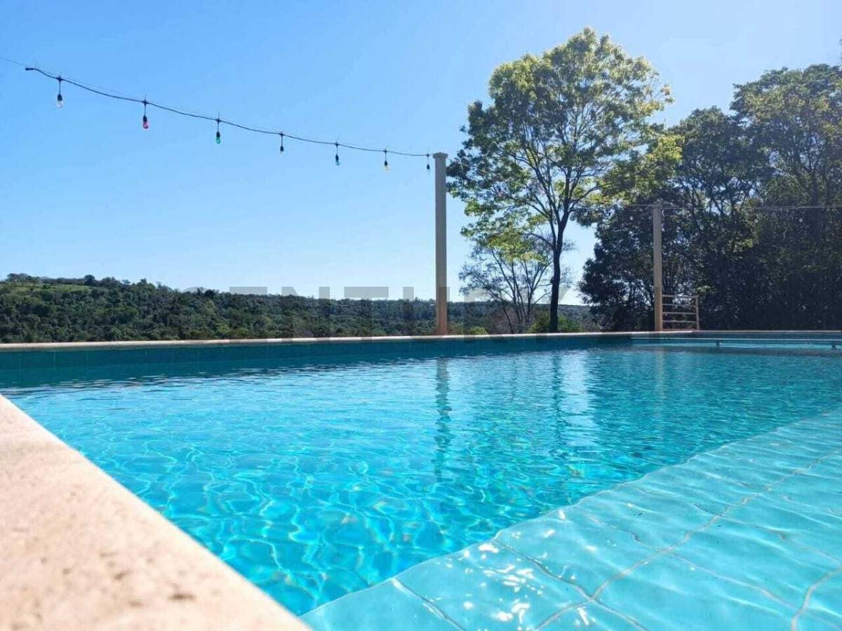 EXCLUSIVA PROPIEDAD CON 2 CASAS DE CAMPO / PISCINA Y 3 HAS DE TERRENO — foto 2