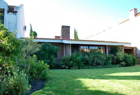 Venta De Casa En Carrasco Con Renta