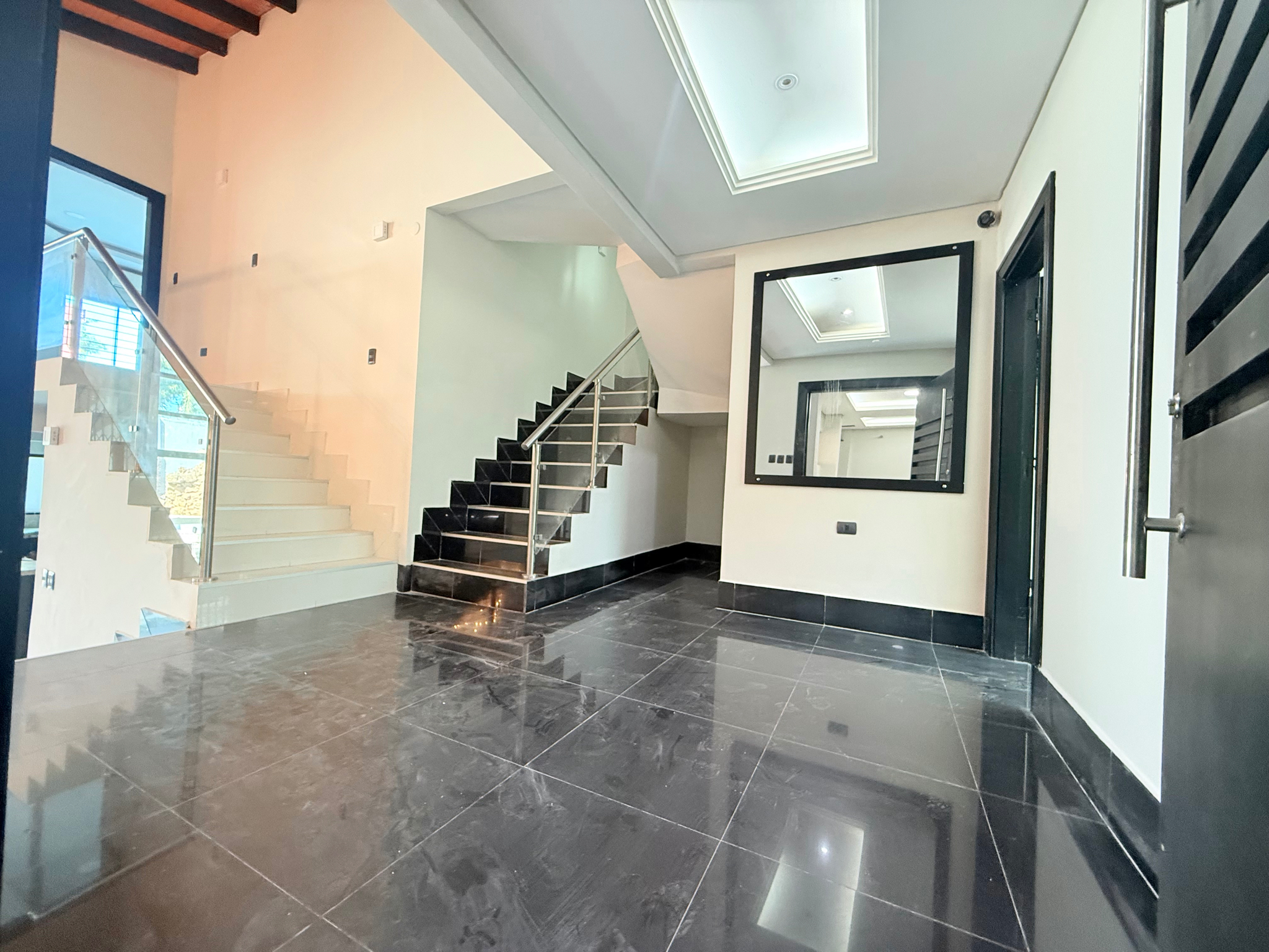 En Venta Residencia De 4 Suites — foto 2