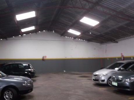 Local 480 M2* Parque Batlle. Entrada De Autos