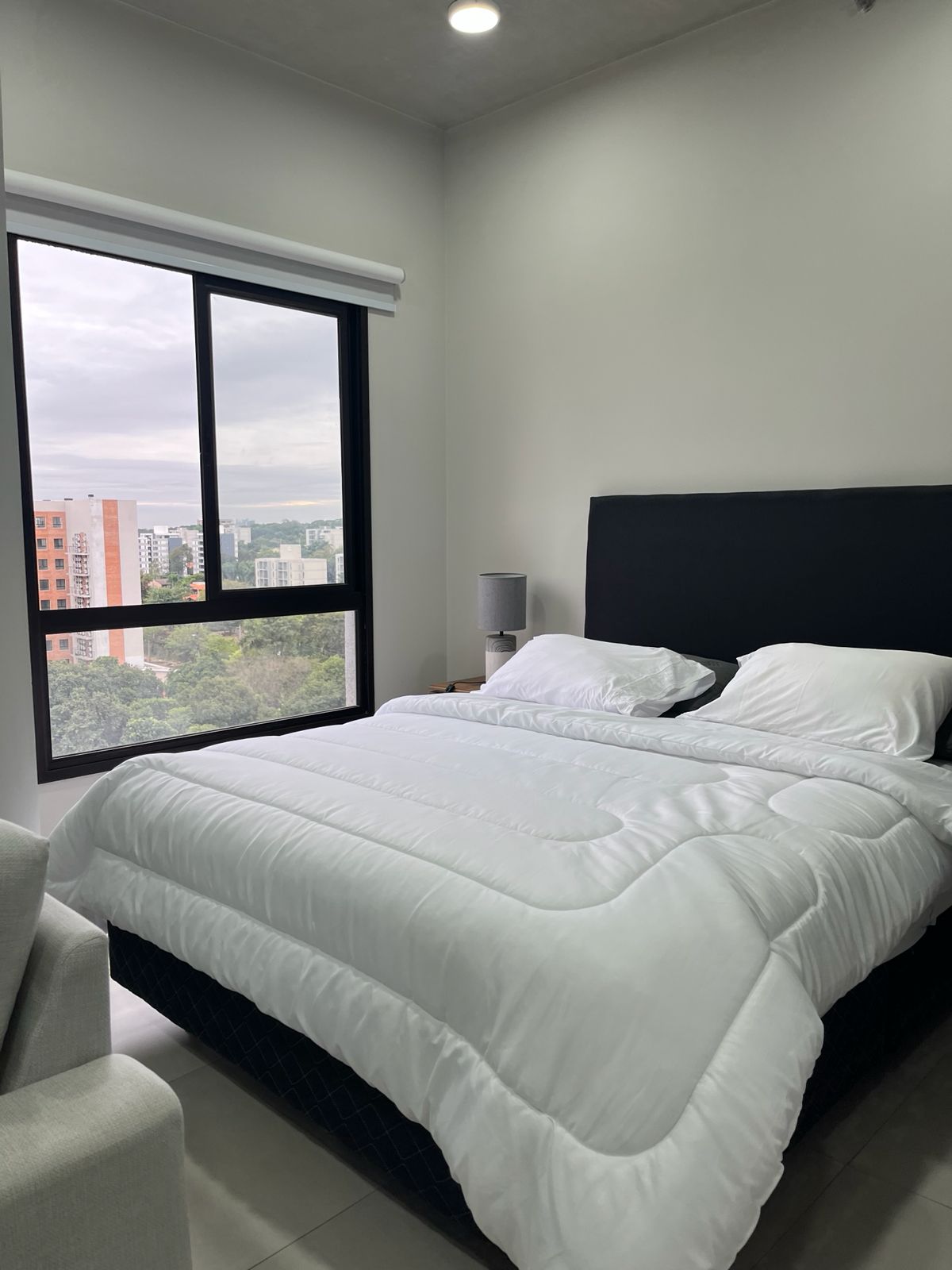 ALQUILO DEPARTAMENTO AMOBLADO EN LUQUE ZUBA 6 — foto 2