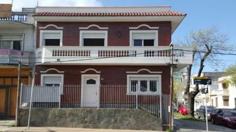 Parque Batlle. Casa En Dos Plantas. 3 Dor. 140mts2. Terraza. Aa. Alarma. Sin Gc.