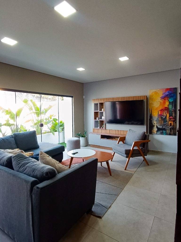 ALQUILO DUPLEX DE 5 DORMITORIOS EN LUQUE — foto 3