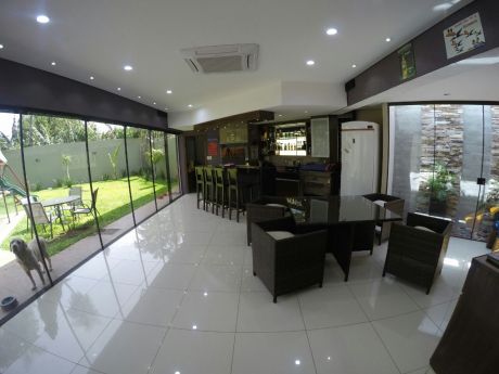 Vendo Hermosa Residencia En Barrio Ykua Sati