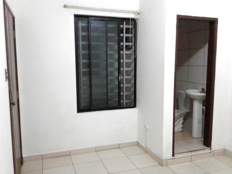 Pequeña Habitación Con Baño Privado 1° Anillo Cerca Uagrm Bs. 800