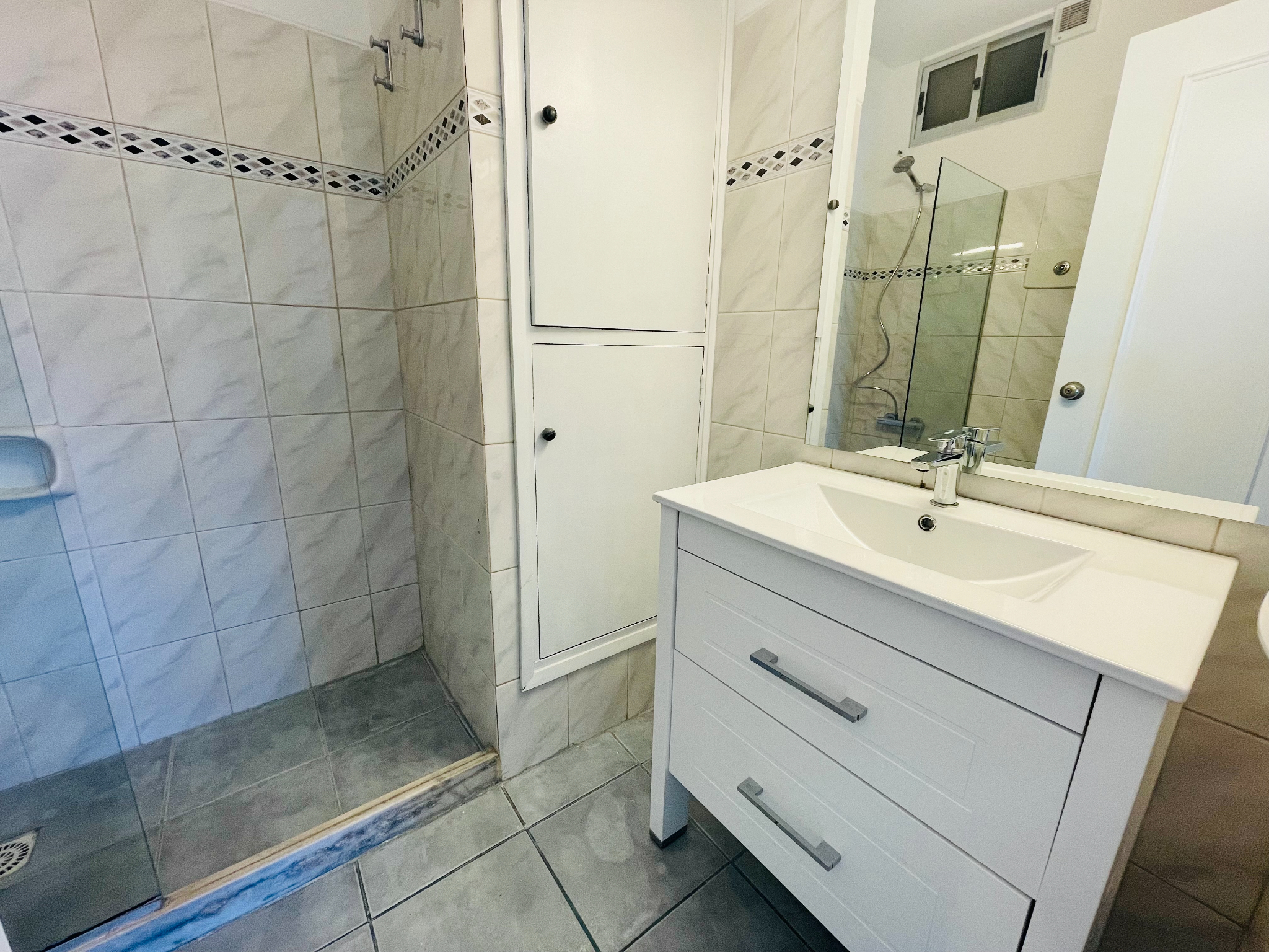 Alquiler Apartamento de 3 dormitorios y Garaje en Pocitos. · Foto 4