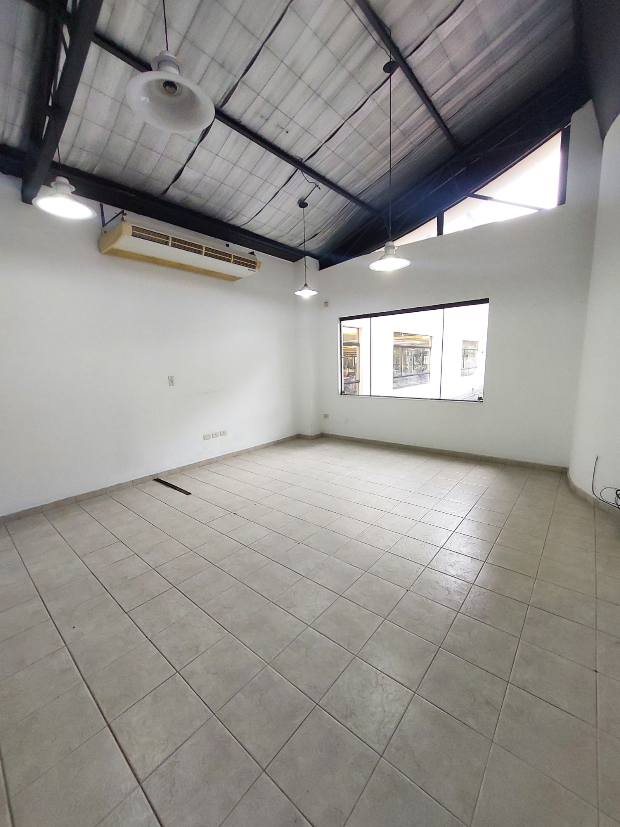 ALQUILO SALON COMERCIAL EN ZONA AV. BOGGIANI — foto 2