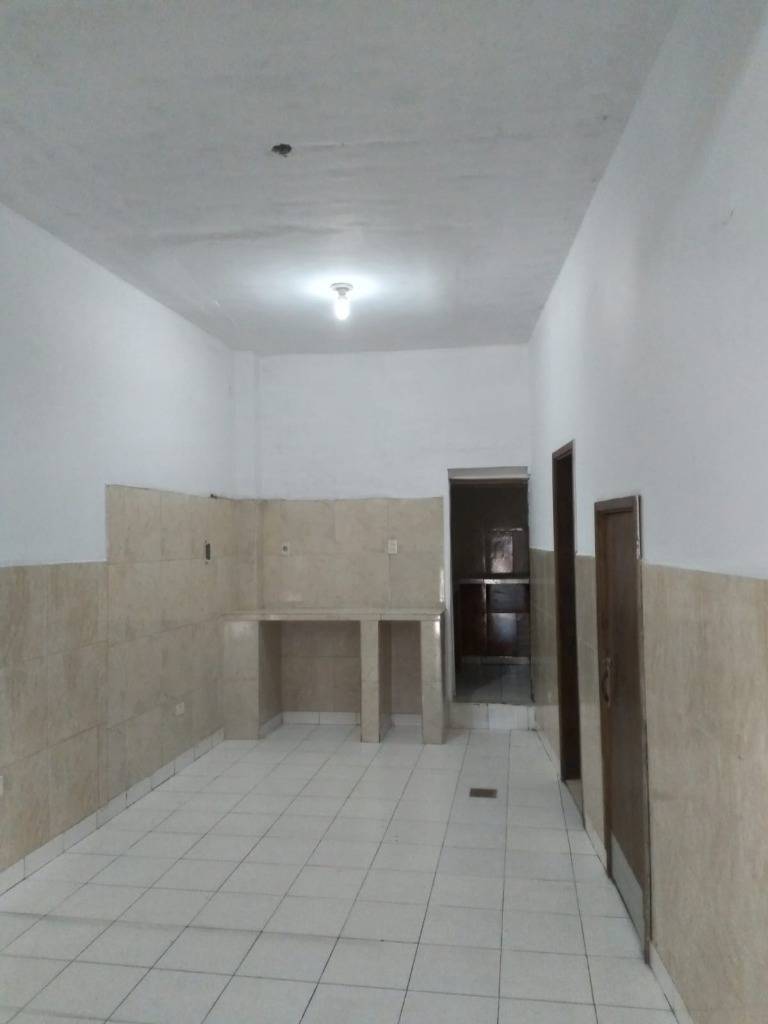 Salon comercial en alquiler sobre Av. Fernando de la Mora - Vista Alegre — foto 2