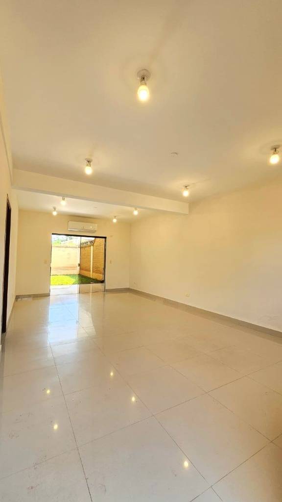 ALQUILO DUPLEX EN LOMA MERLO LUQUE - ZONA RAKIURA — foto 3