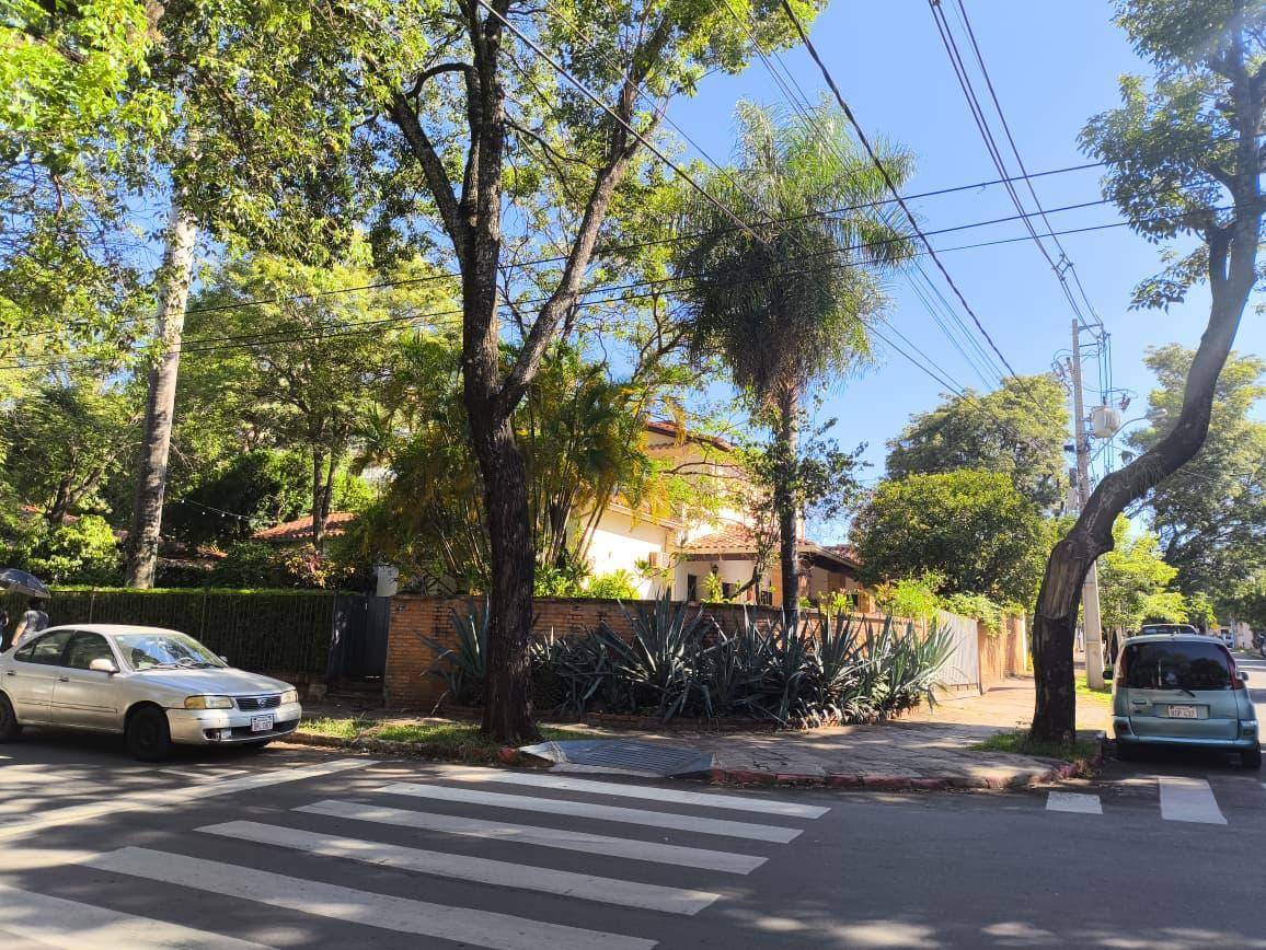 HERMOSA Y AMPLIA PROPIEDAD EN ESQUINA EN ZONA PRIVILEGIADA DE ASUNCIÓN — foto 3