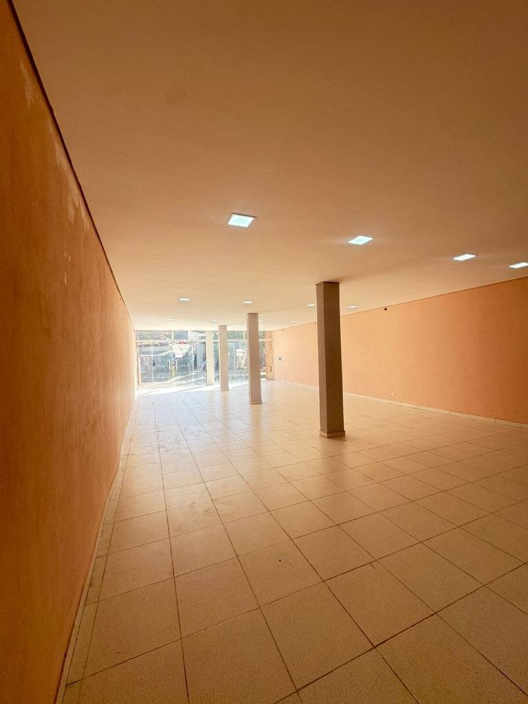 ALQUILO AMPLIO SALON COMERCIAL EN FERNANDO DE LA MORA — foto 2