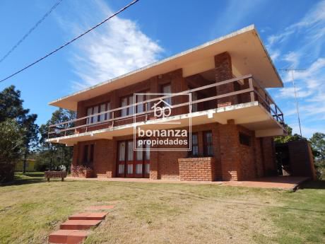 Casa En Alquiler, Piriápolis, 4 Dormitorios,2baños
