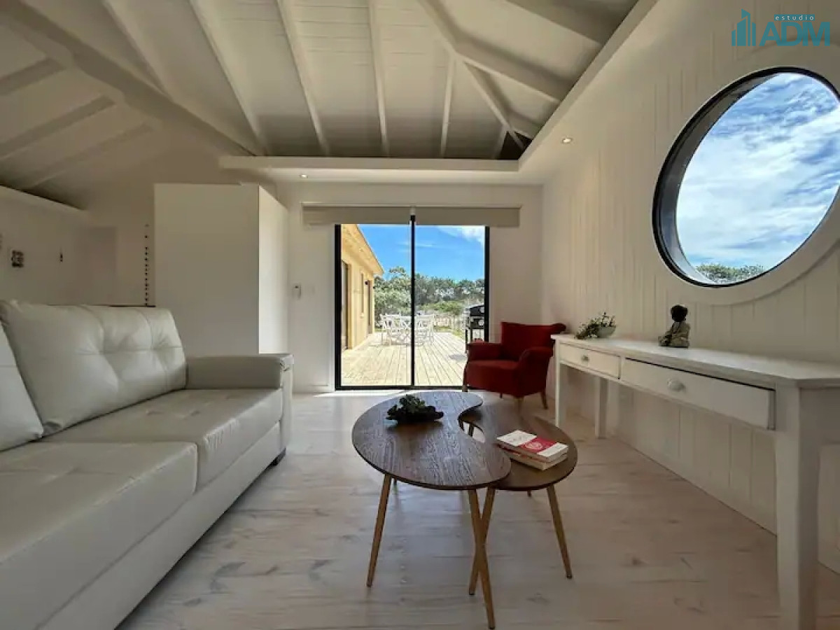 Impecable casa en Arenas de Jose Ignacio, de 2 Dormitorios.