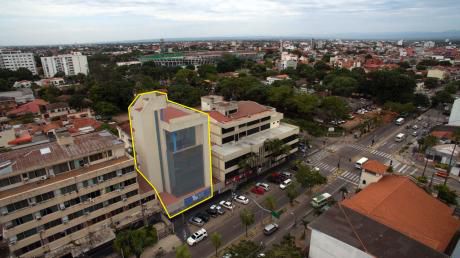 Sobre Av. Irala, Edificio En Venta