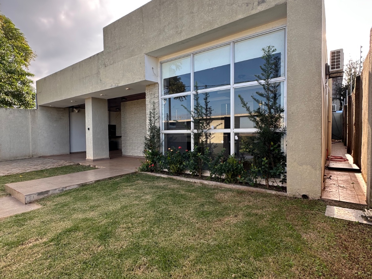 VENDO CASA MODERNA EN BARRIO SAN SEBASTIÁN — foto 2