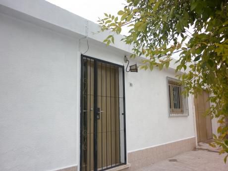 Casa En Pleno Centro De Melo Con Garaje Y árboles Frutales