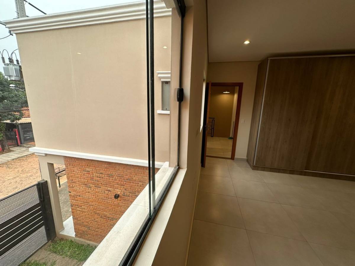 ALQUILO DUPLEX EN LUQUE LOMA MERLO — foto 3
