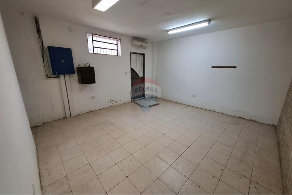 Alquiler de Depósito c/ oficina en z/ Norte — foto 3