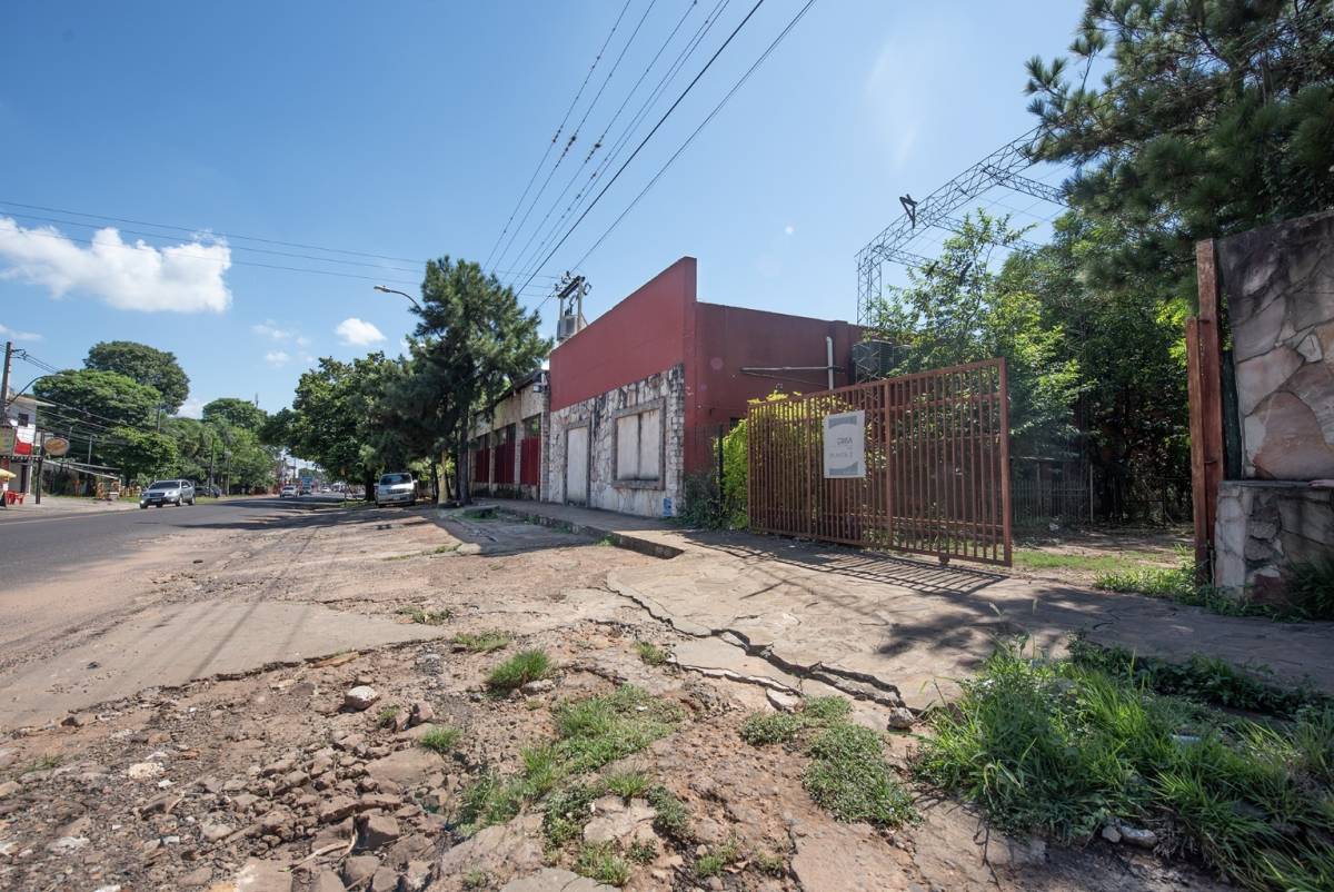Alquilo salón comercial + depósito sobre ex ruta 1 — foto 2