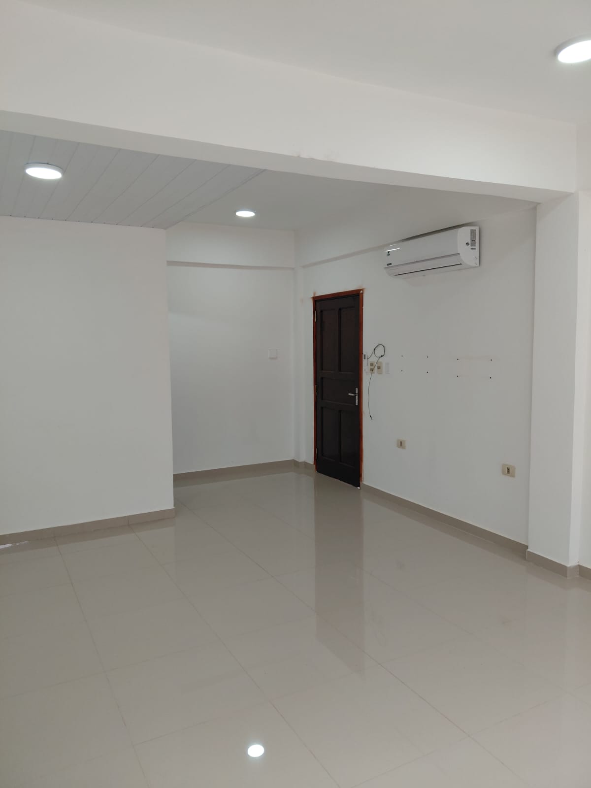 ALQUILER DE SALÓN COMERCIAL EN VILLA ELISA — foto 3