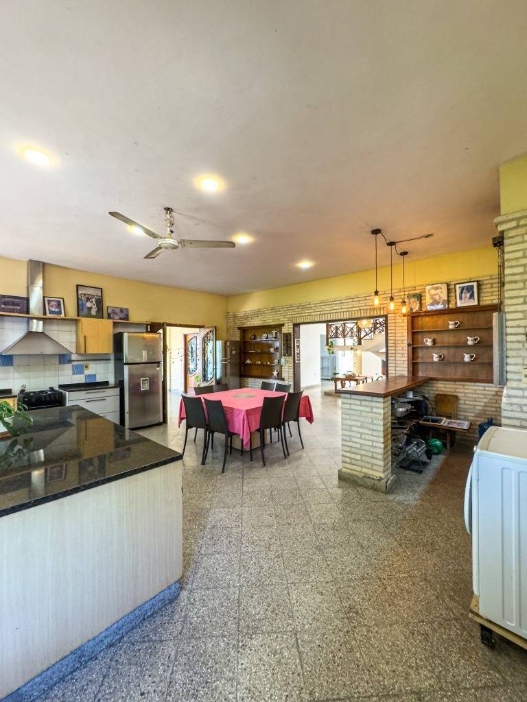 Residencia Amplia en Mariano Roque Alonso - En Alquiler — foto 2