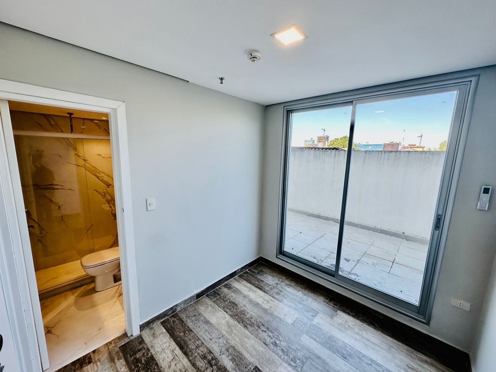 ALQUILO – Departamento de 3 Dormitorios en Suite  Edificio Oxo Bertoni — foto 3