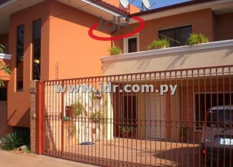 Residencia De 5 Dormitorios Zona Cpj