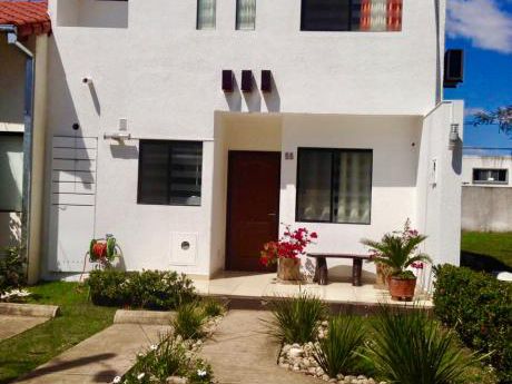 Casa En Venta Cond. La Pradera