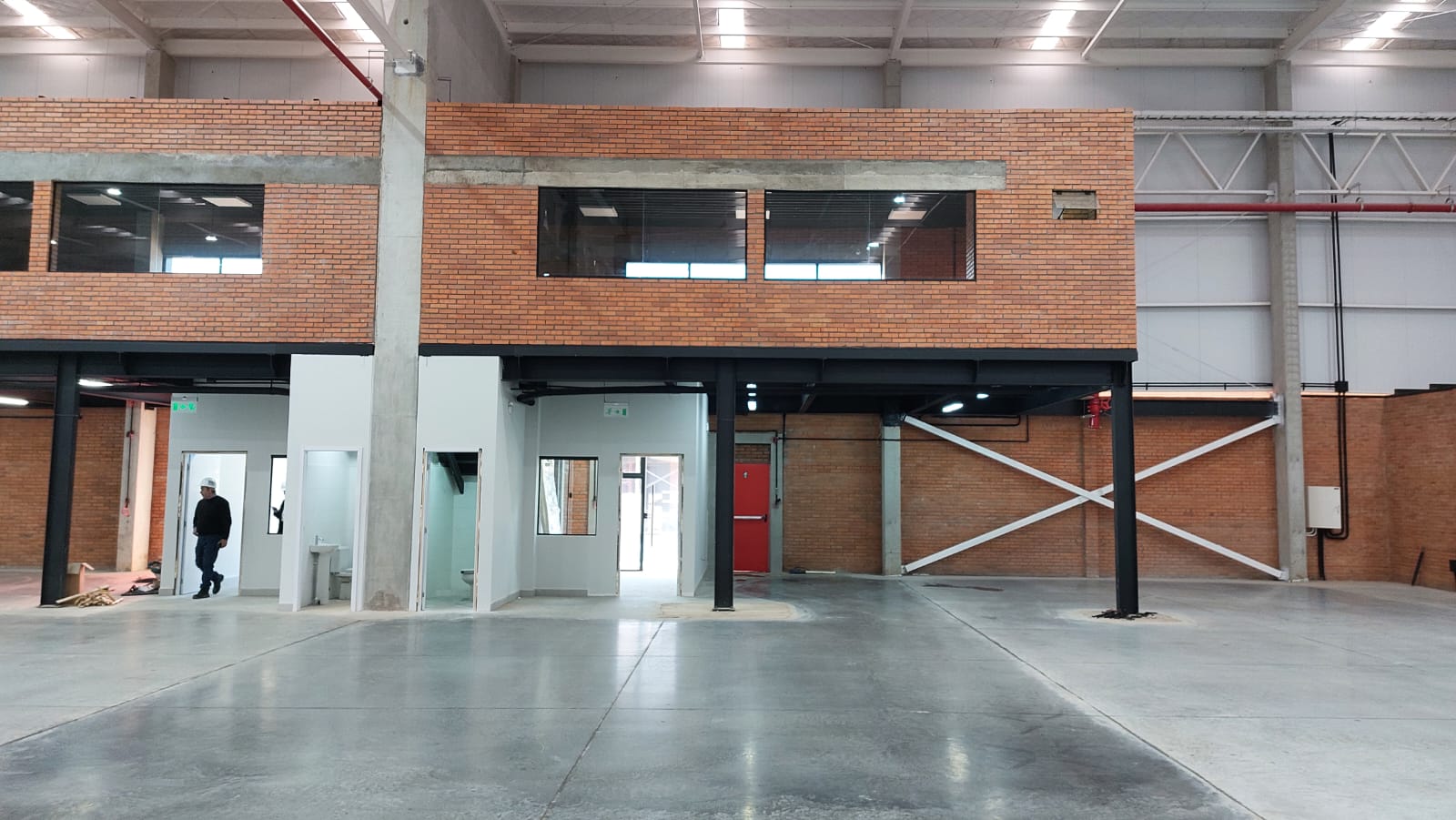 Alquilo Deposito de 1.125 m2 en Luque‼️ C-1142 — foto 3