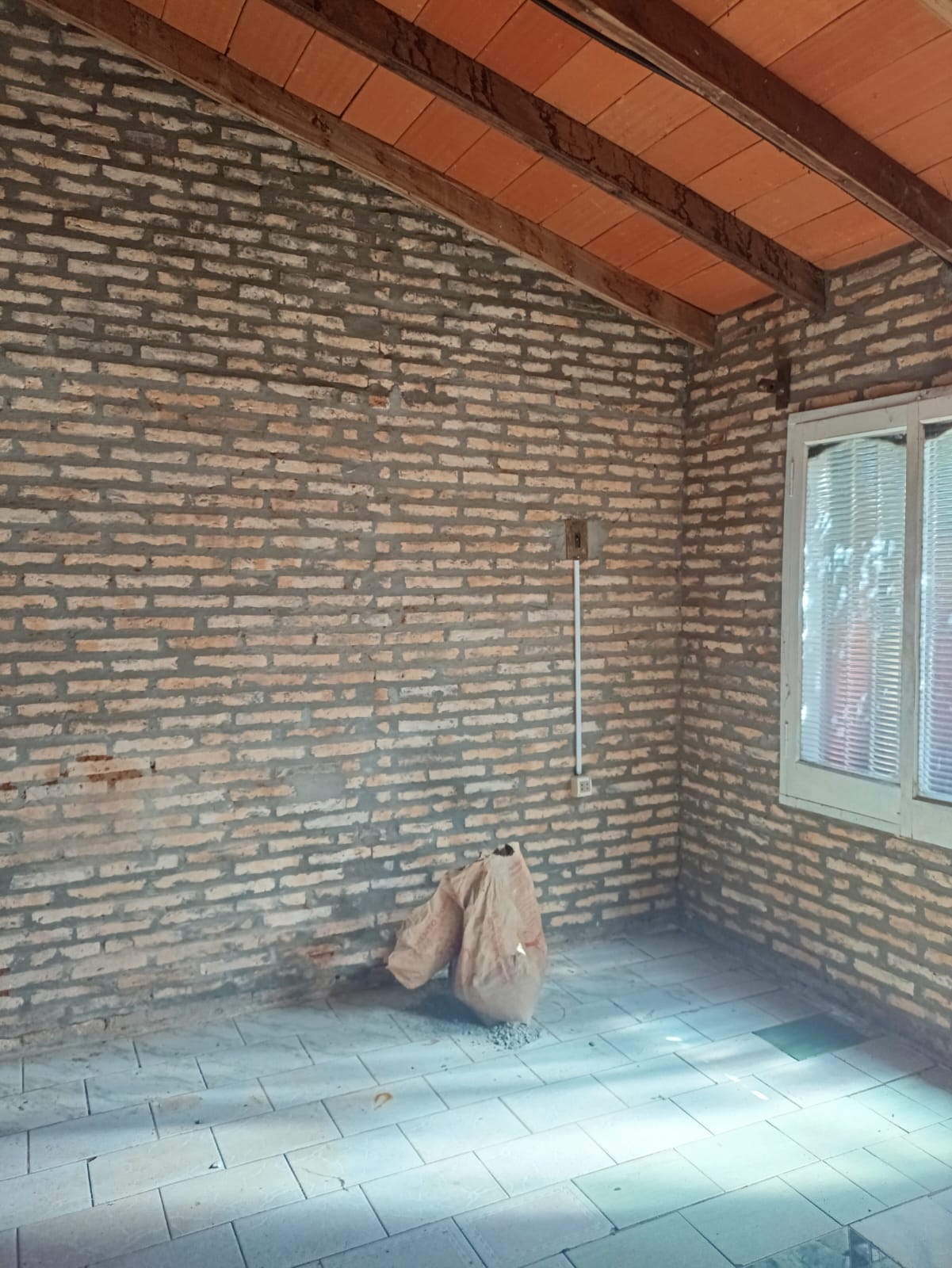 VENDO CASA EN CAACUPE CERCA DEL POZO DE LA VIRGEN — foto 2