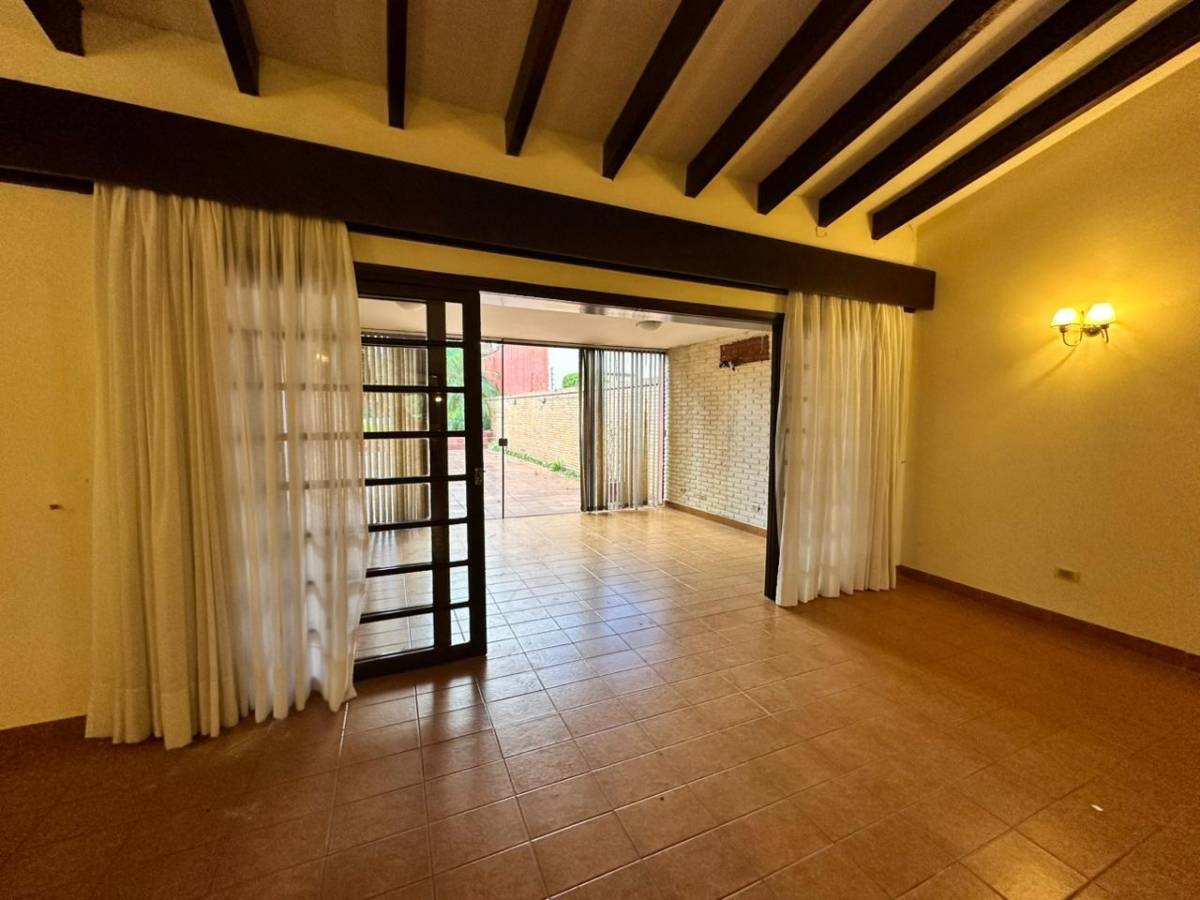 CASA EN ALQUILER - EN BARRIO MANORÁ ASUNCIÓN — foto 3