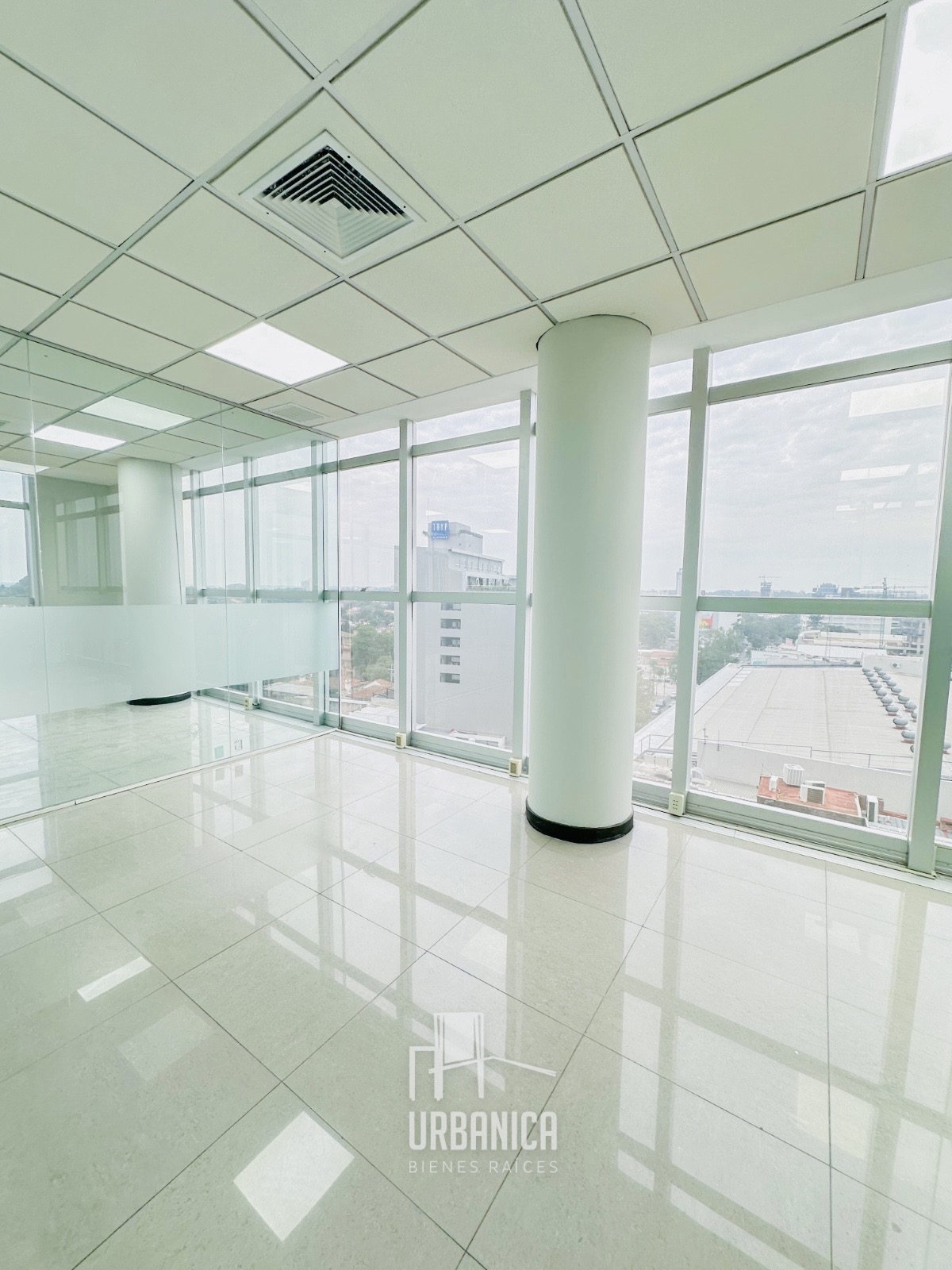 Alquiler de oficina Edificio Sky Center — foto 3