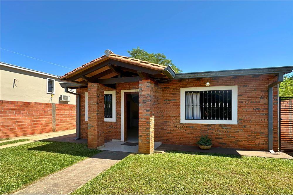 ¡Alquiler de Casa en Laurelty, Luque! — foto 2