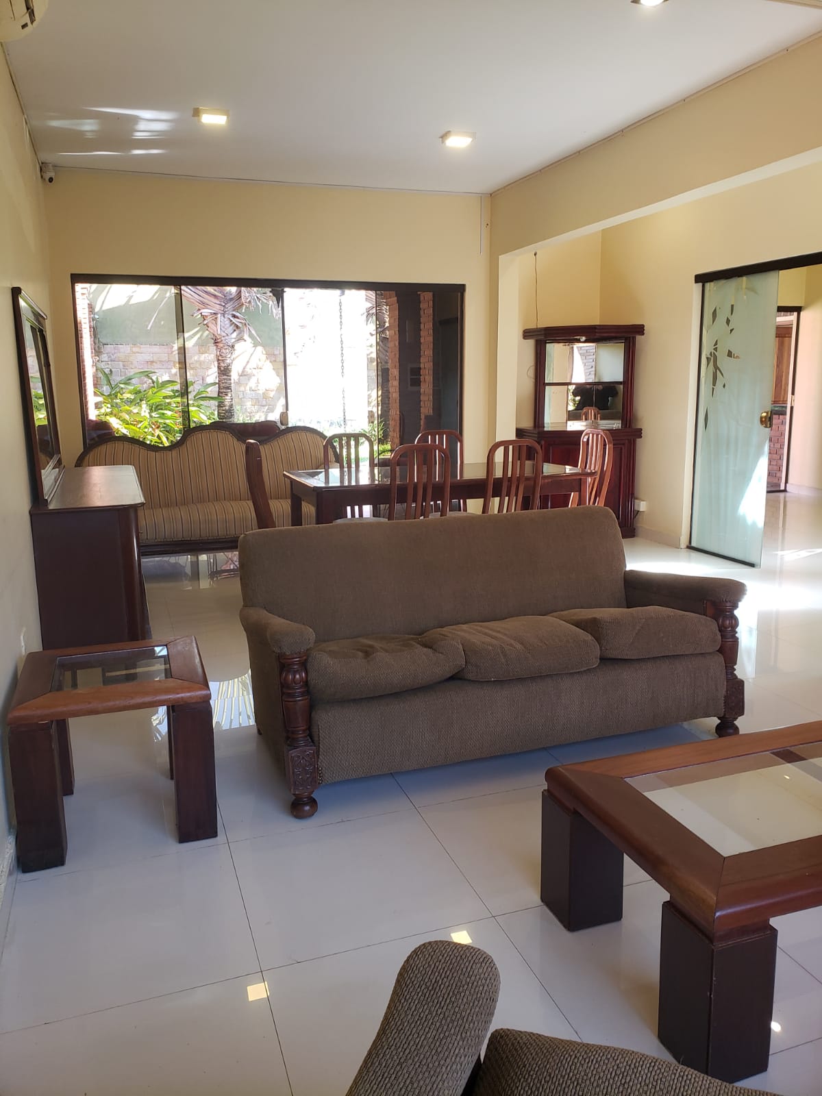 ALQUILO HERMOSA Y AMPLIA CASA ZONA EJE CORPORATIVO DE ASUNCION — foto 3