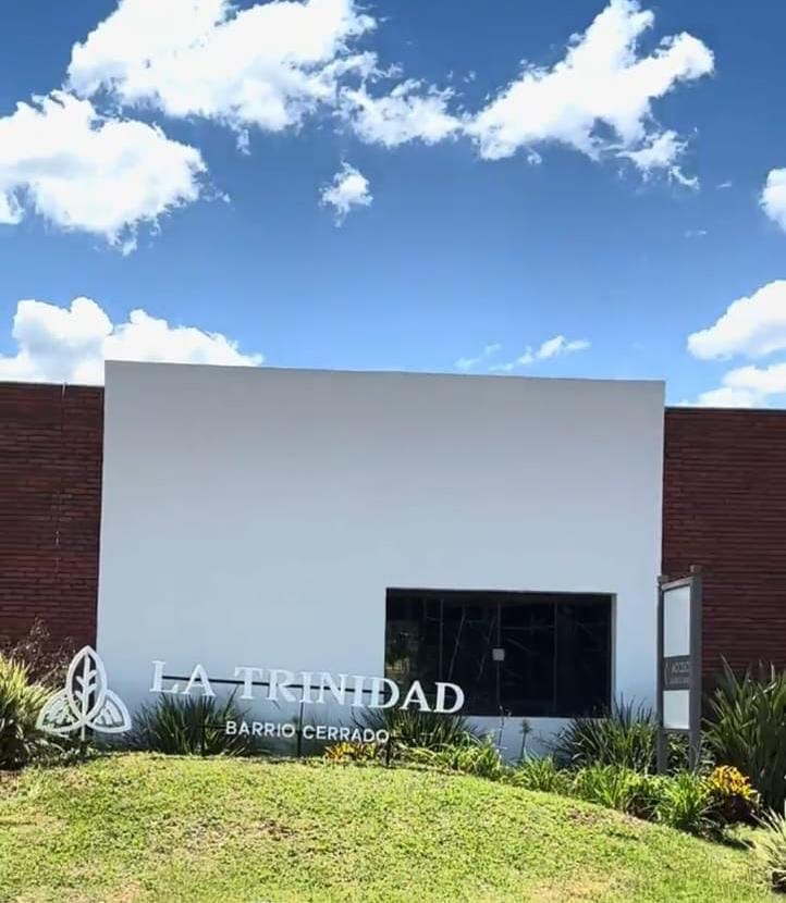 VENDO TERRENO EN BARRIO CERRADO EN ITAPUA — foto 3