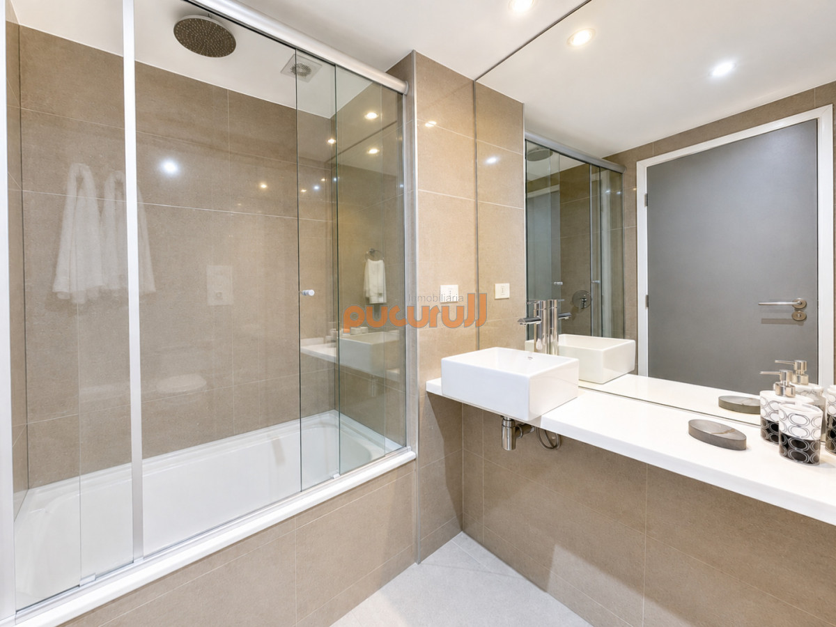 Excelente Apartamento de 2 Dormitorios en Alexander Boulevard, Punta del Este · Foto 5