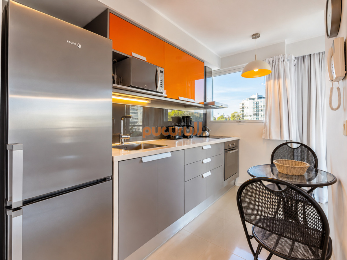 Moderno Apartamento de 1 Dormitorio en Suite a pasos del mar. Playa Mansa, Punta del Este · Foto 6