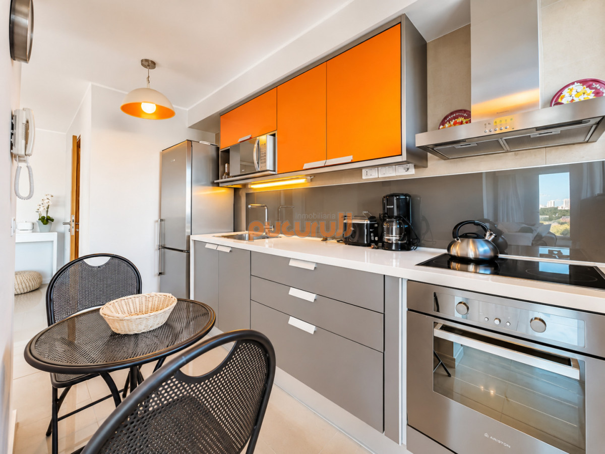 Moderno Apartamento de 1 Dormitorio en Suite a pasos del mar. Playa Mansa, Punta del Este · Foto 7