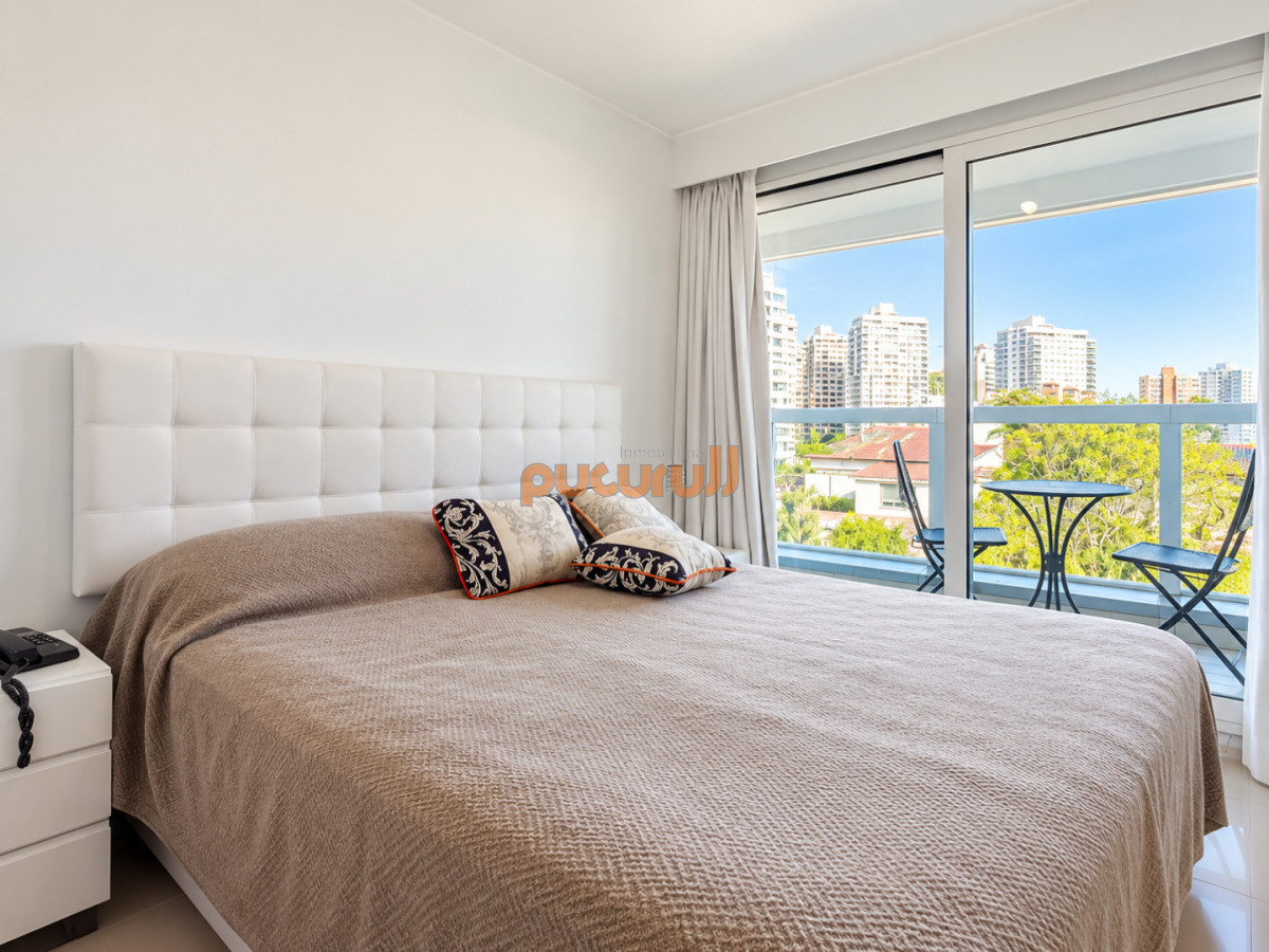 Moderno Apartamento de 1 Dormitorio en Suite a pasos del mar. Playa Mansa, Punta del Este · Foto 10