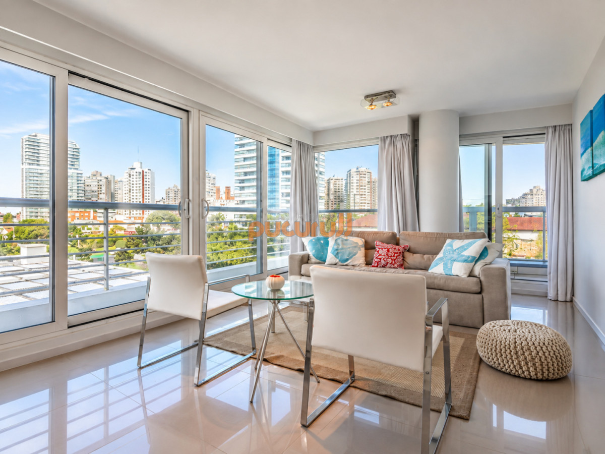 Moderno Apartamento de 1 Dormitorio en Suite a pasos del mar. Playa Mansa, Punta del Este · Foto 2