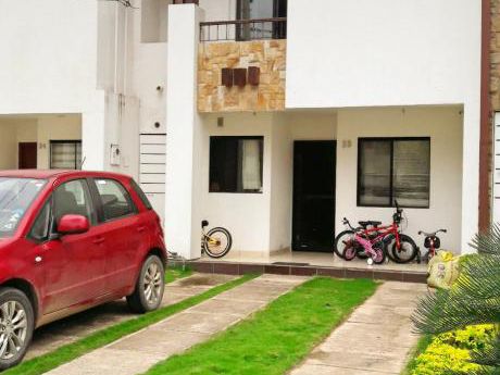 Casa Amplia De 5 Habitaciones!