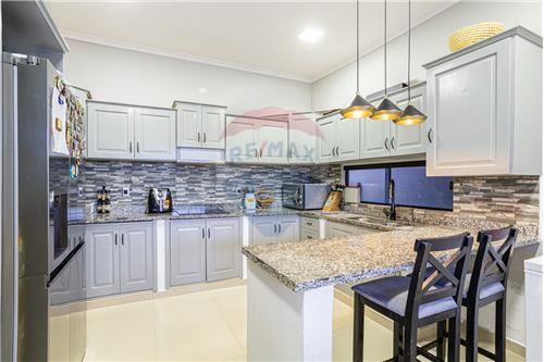 CASA VENTA - SEGUNDO BARRIO, LUQUE — foto 3