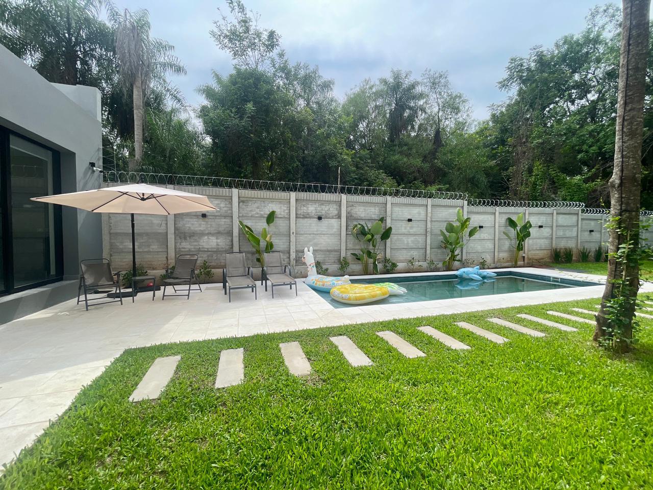 EN VENTA HERMOSA CASA EN SAN BERNARDINO TOTALMENTE AMOBLADA. — foto 3
