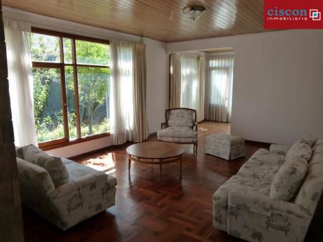 Casa Semi Amoblada En Alquiler - La Paz
